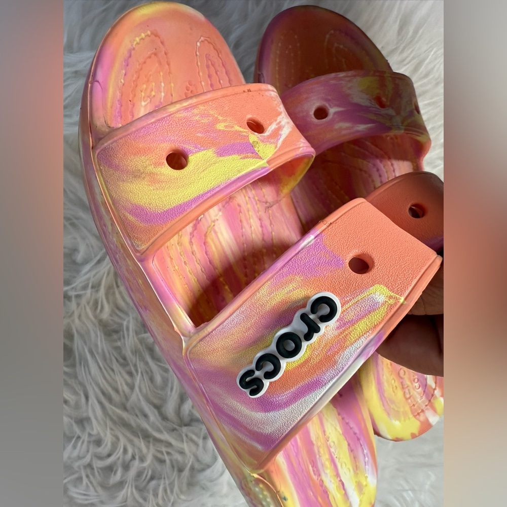CROCS Women’s Size 8/Men’s Size 6 Two Strap Marbled Sandals - Picture 9 of 10